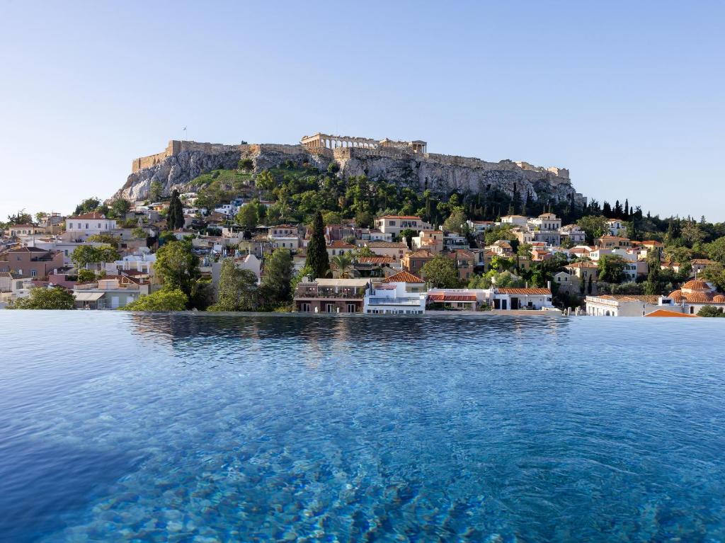 King George Athens / The Dolli